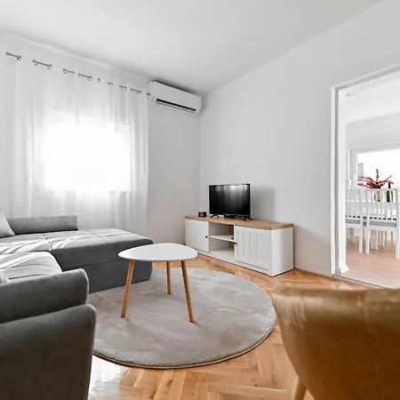 アパート Lerocco Sukošan